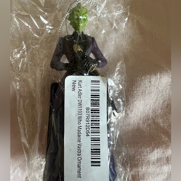 NIP Madame Vastra Ornament - Picture 1 of 4
